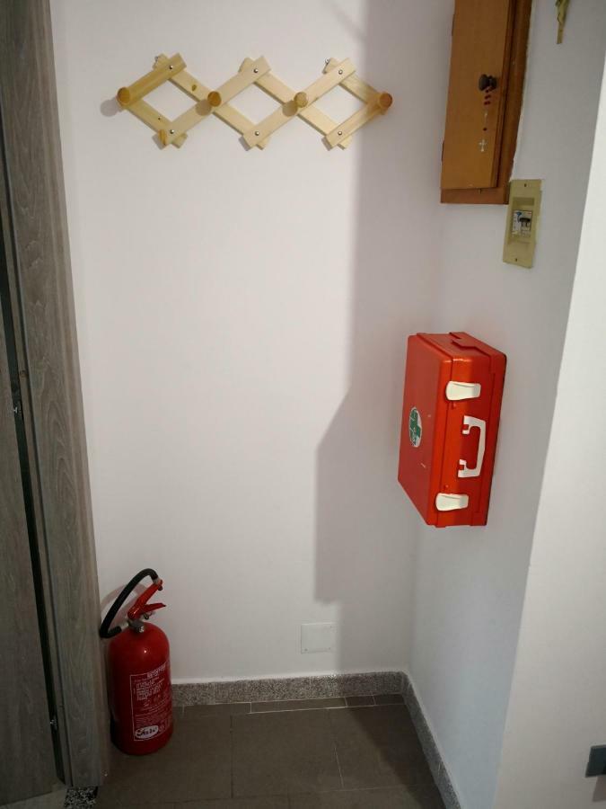 Apartamento A Casa Di Rossano E Rossella Carbonia Exterior foto
