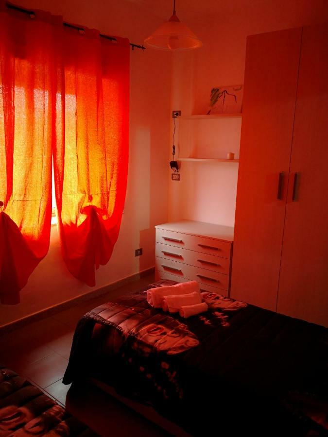Apartamento A Casa Di Rossano E Rossella Carbonia Exterior foto