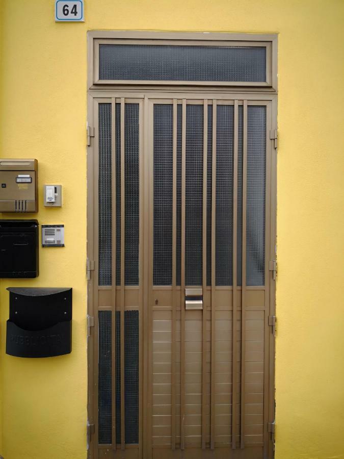 Apartamento A Casa Di Rossano E Rossella Carbonia Exterior foto