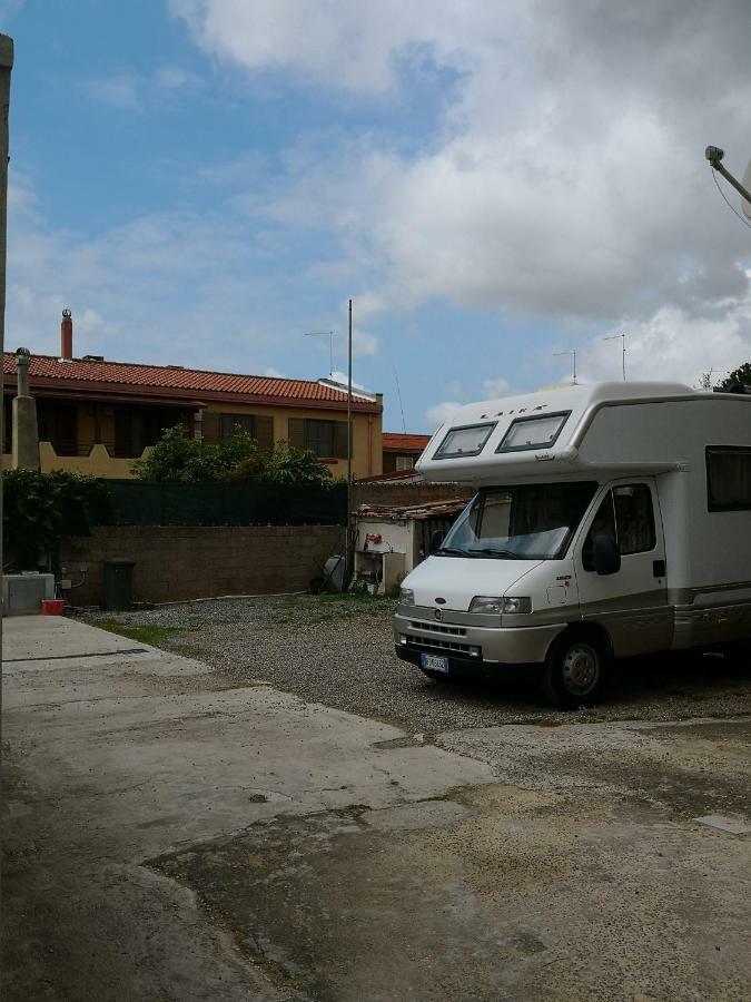 Apartamento A Casa Di Rossano E Rossella Carbonia Exterior foto